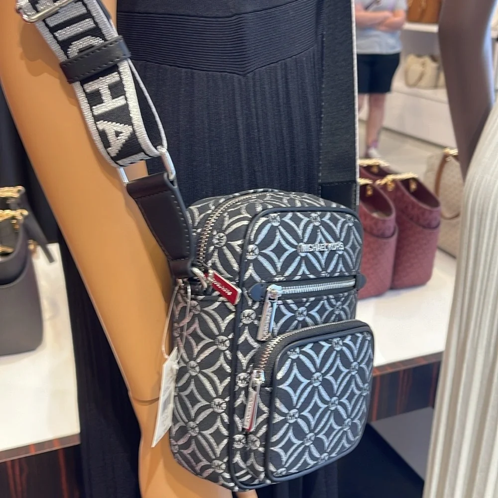 Michael Kors Jet Set Medium Signature Logo Crossbody Bag
Black /Silver Jacquard - Picture 15 of 16